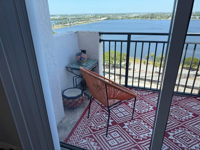 LR BALCONY