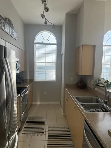 KITCHEN WATER VIEW