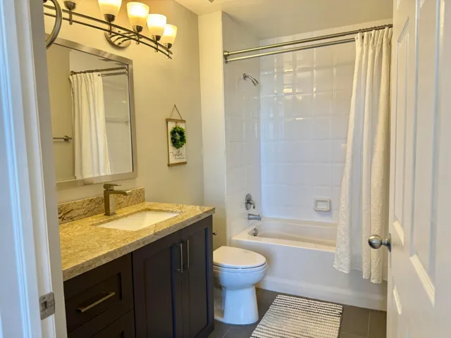 SECOND MASTER BATH