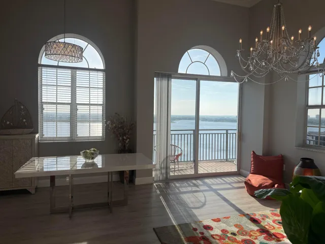 LR/DR WATER VIEW