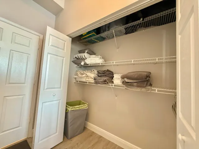 MBR CLOSET 1