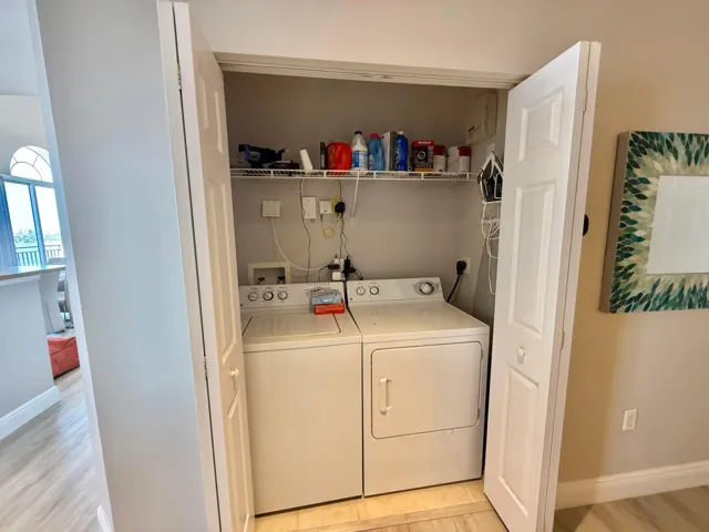LAUNDRY CLOSET