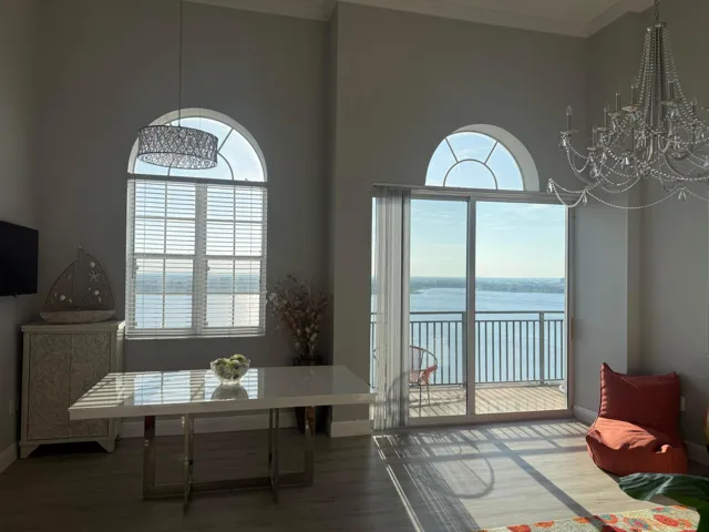 LR/DR WATER VIEW