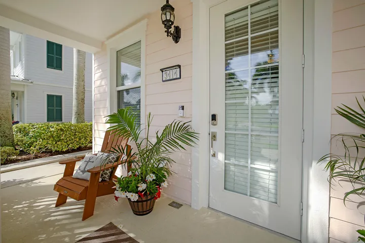 Separate entryway porch to flex space