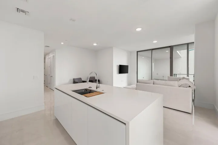 220 Lake Shore Drive - 38.jpg-SMALL