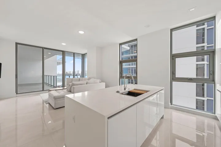 Kitchen/Living Area/Terrace