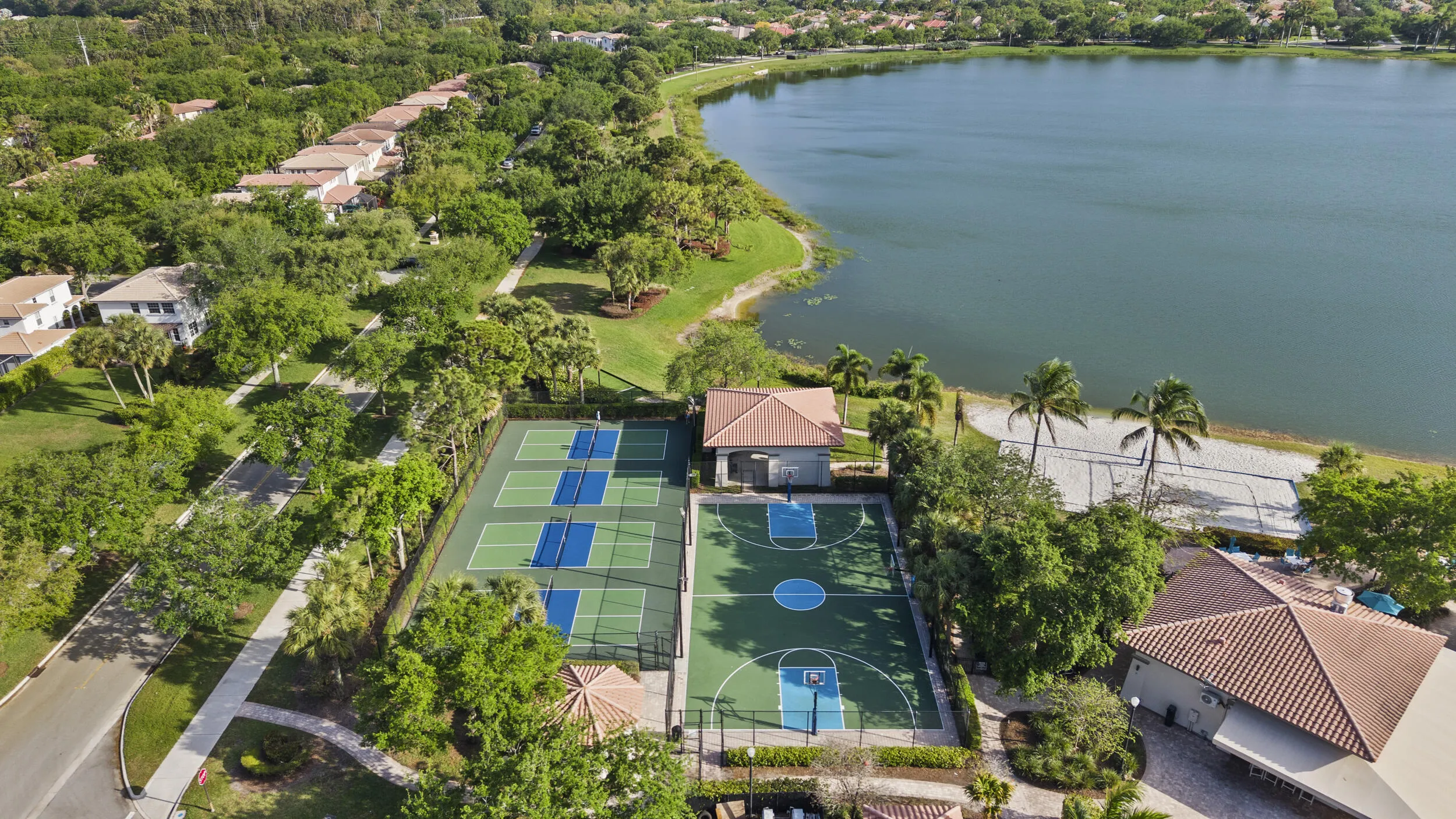 33_pbg evergrene - amenities - courts
