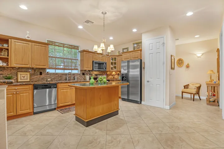 2560 NE 11th (19)