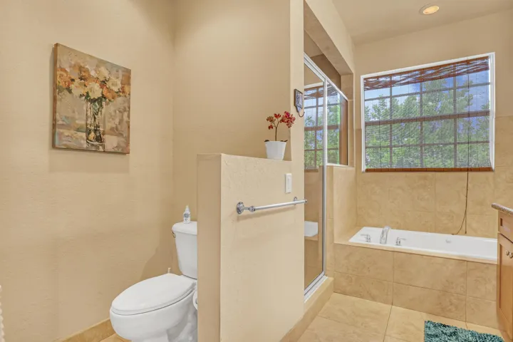 2560 NE 11th (35)