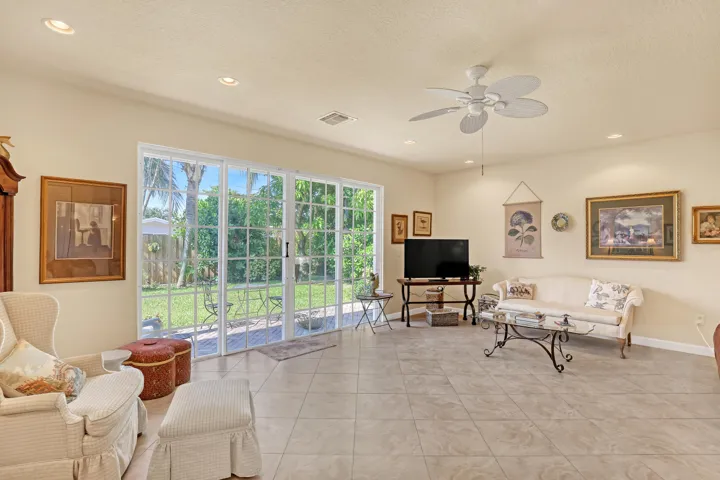 2560 NE 11th (14)