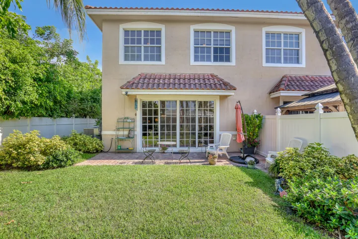 2560 NE 11th (48)