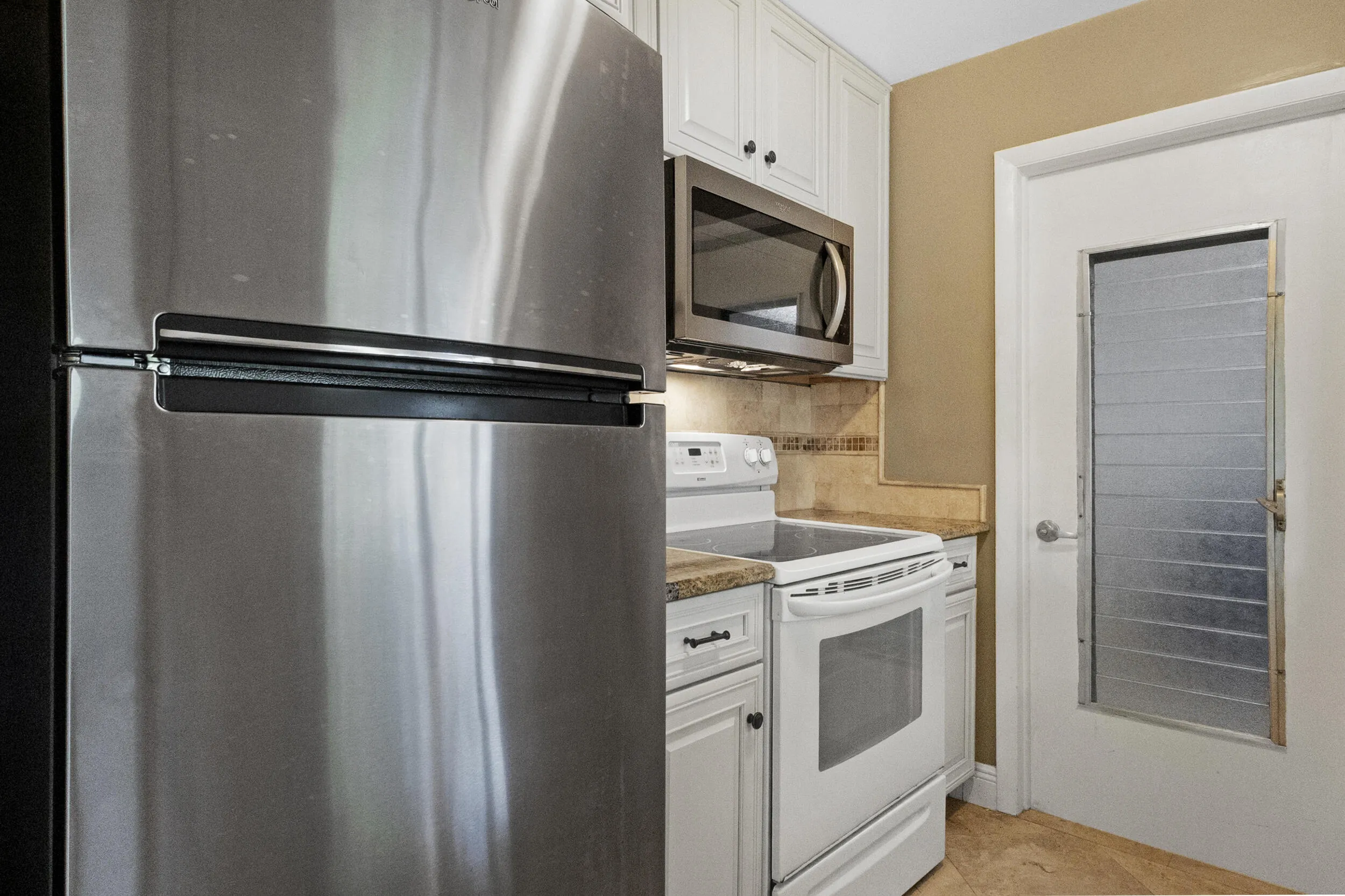 accutour_01 110-nw-24th-ct -014