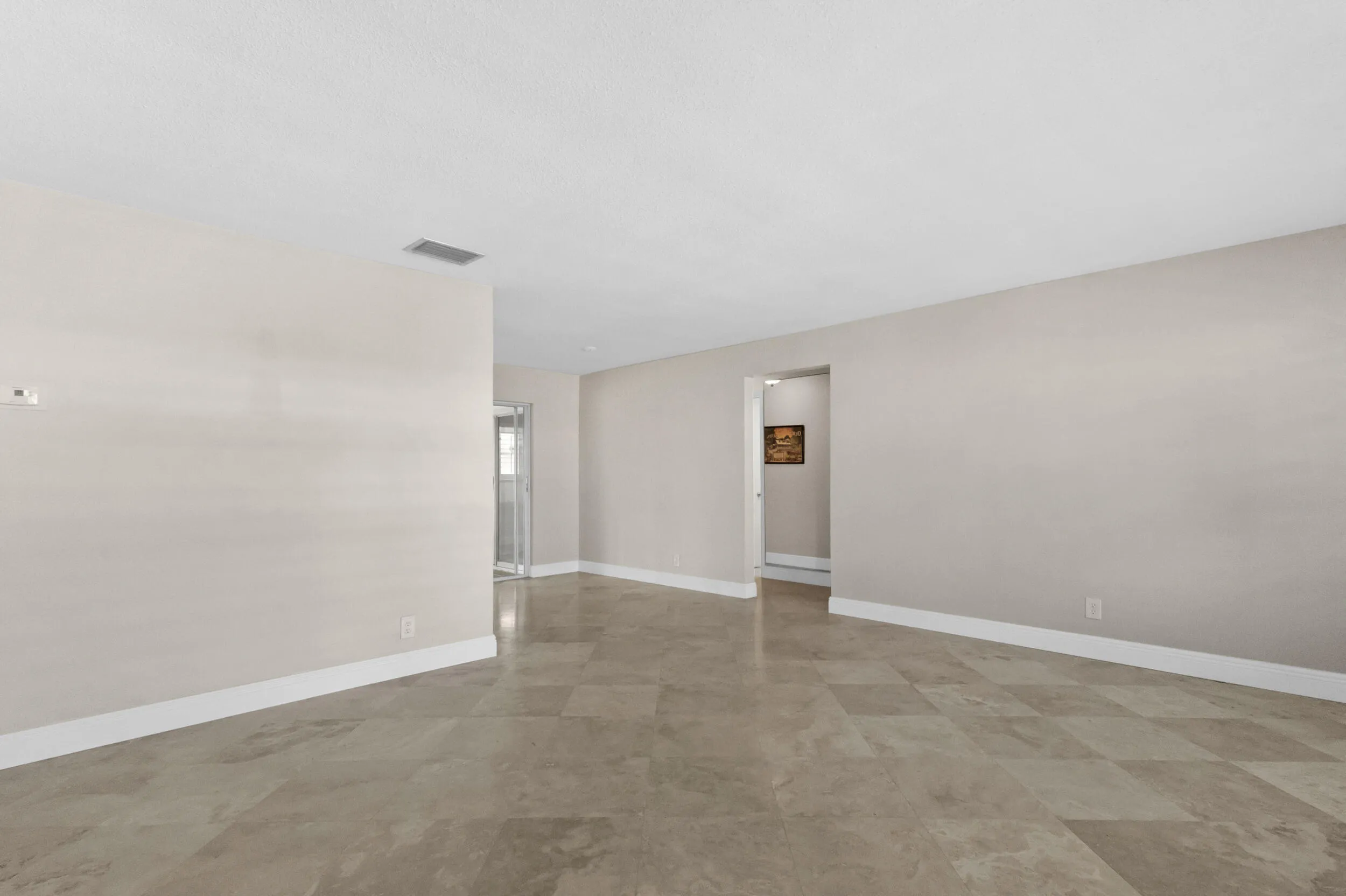 accutour_01 110-nw-24th-ct -008