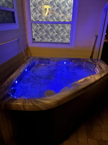 Hot tub