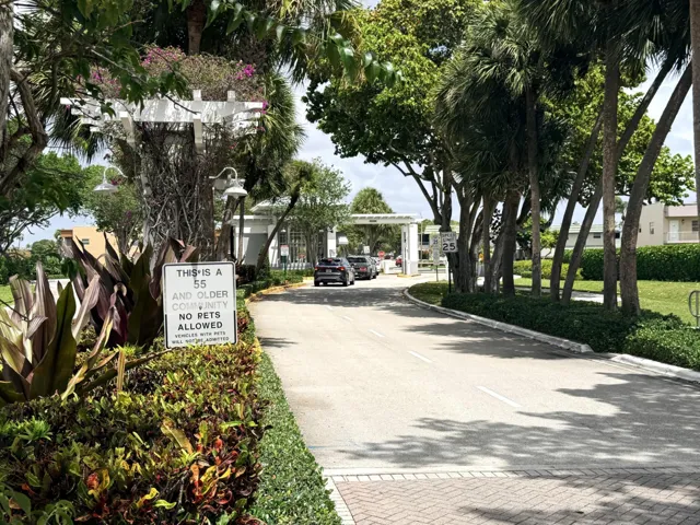 GATED ENTRANCE WITH GUARD