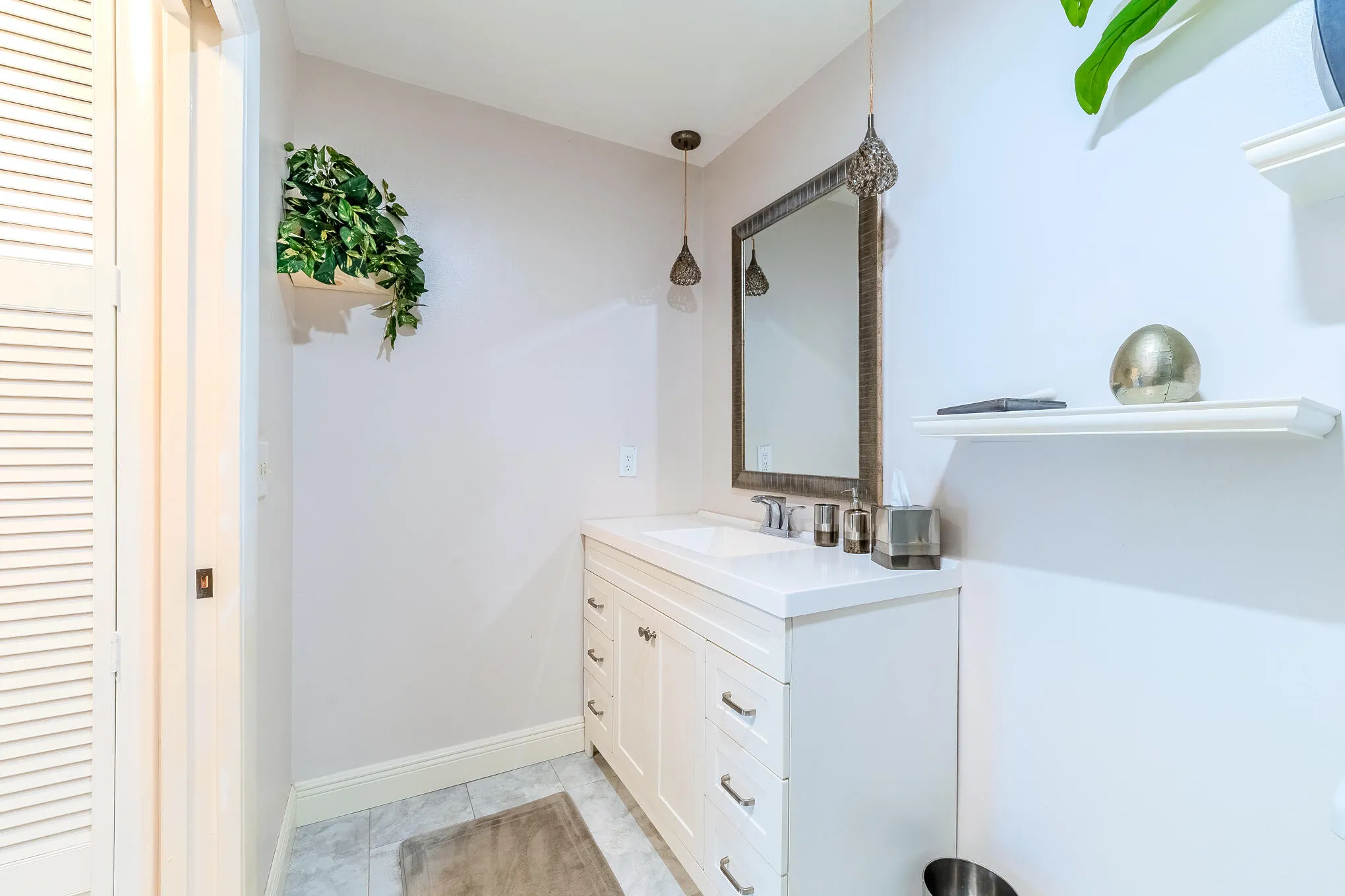 Primary full bathroom
