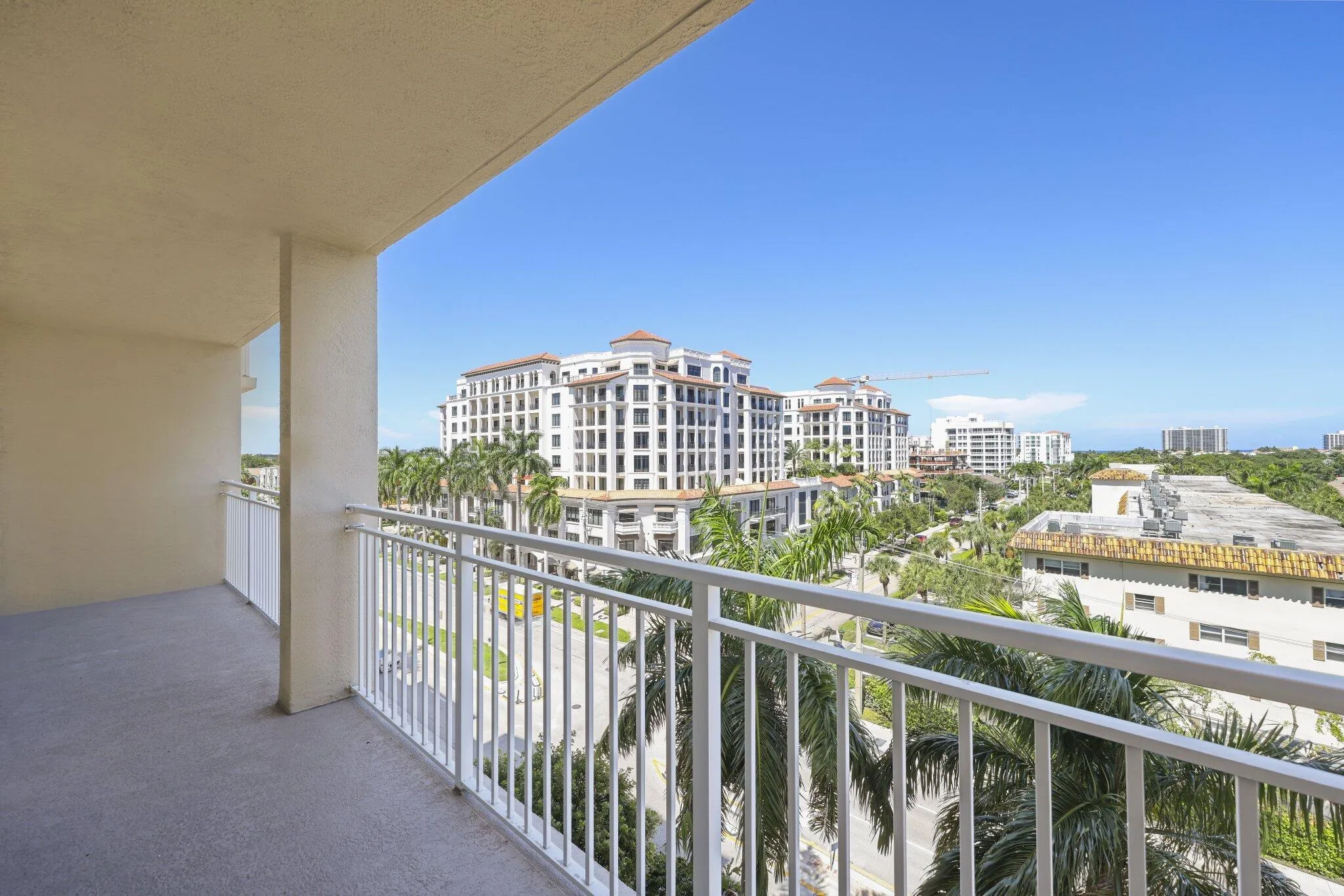 OVERSIZED BALCONY