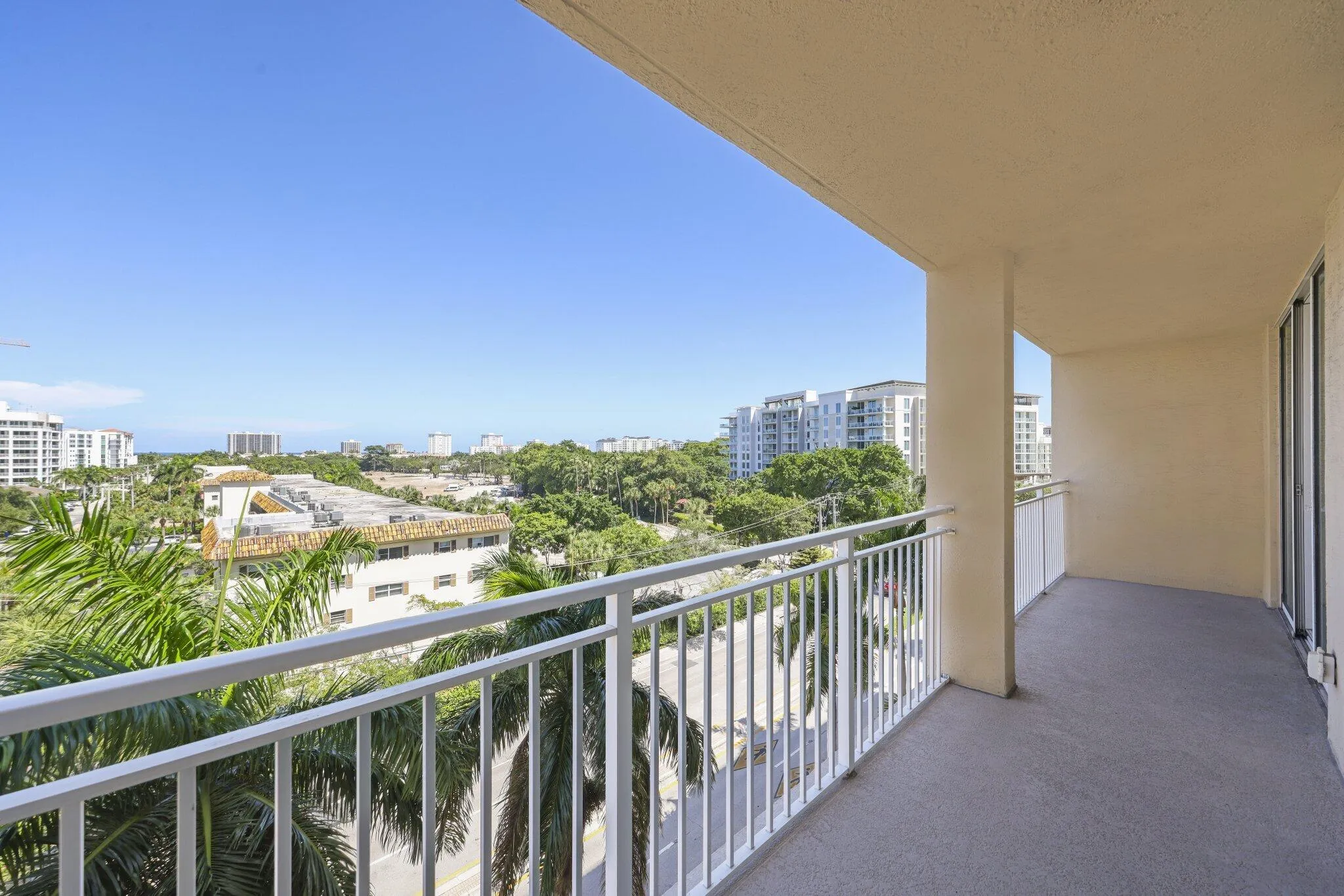 OVERSIZED BALCONY