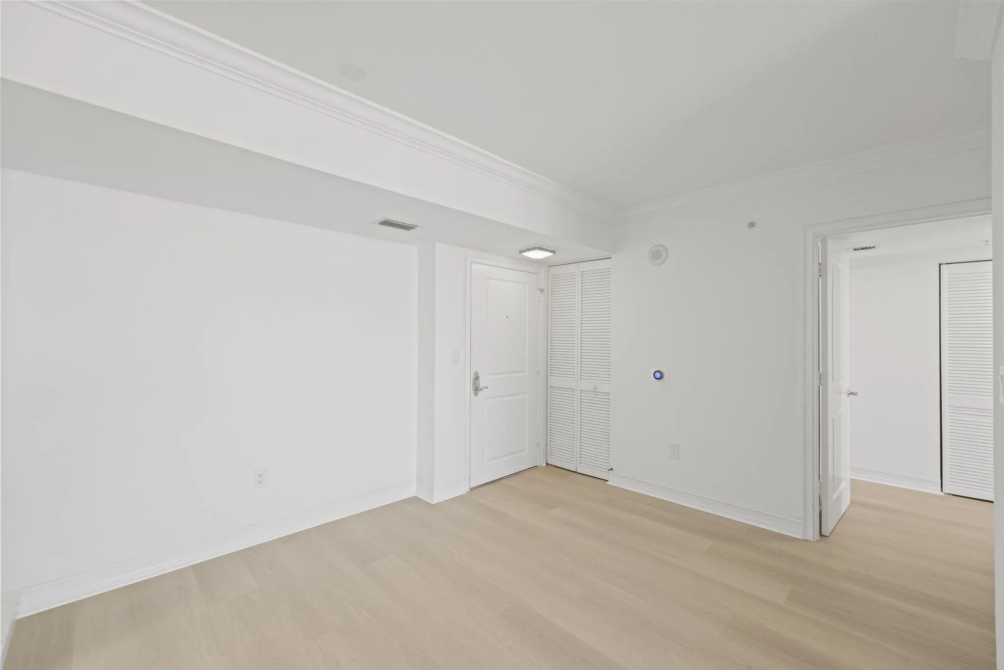 ENTRY & BREAKFAST NOOK