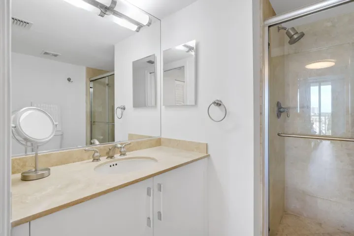 BATHROOM 2