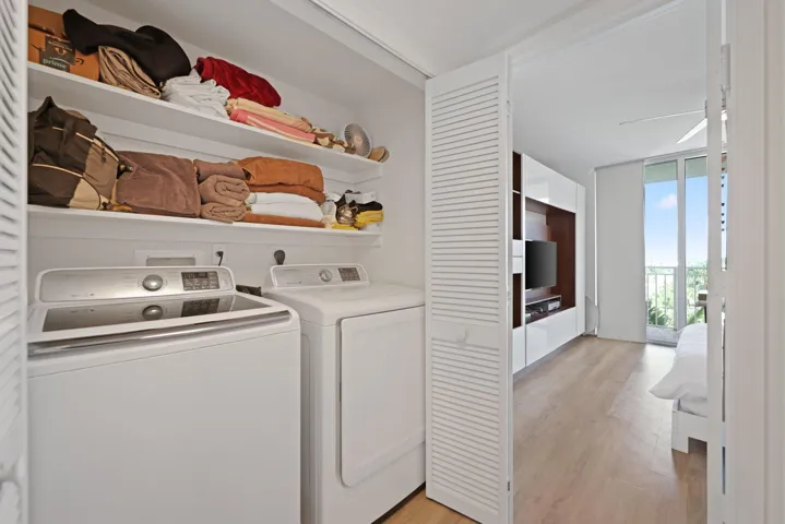 WASHER & DRYER IN UNIT