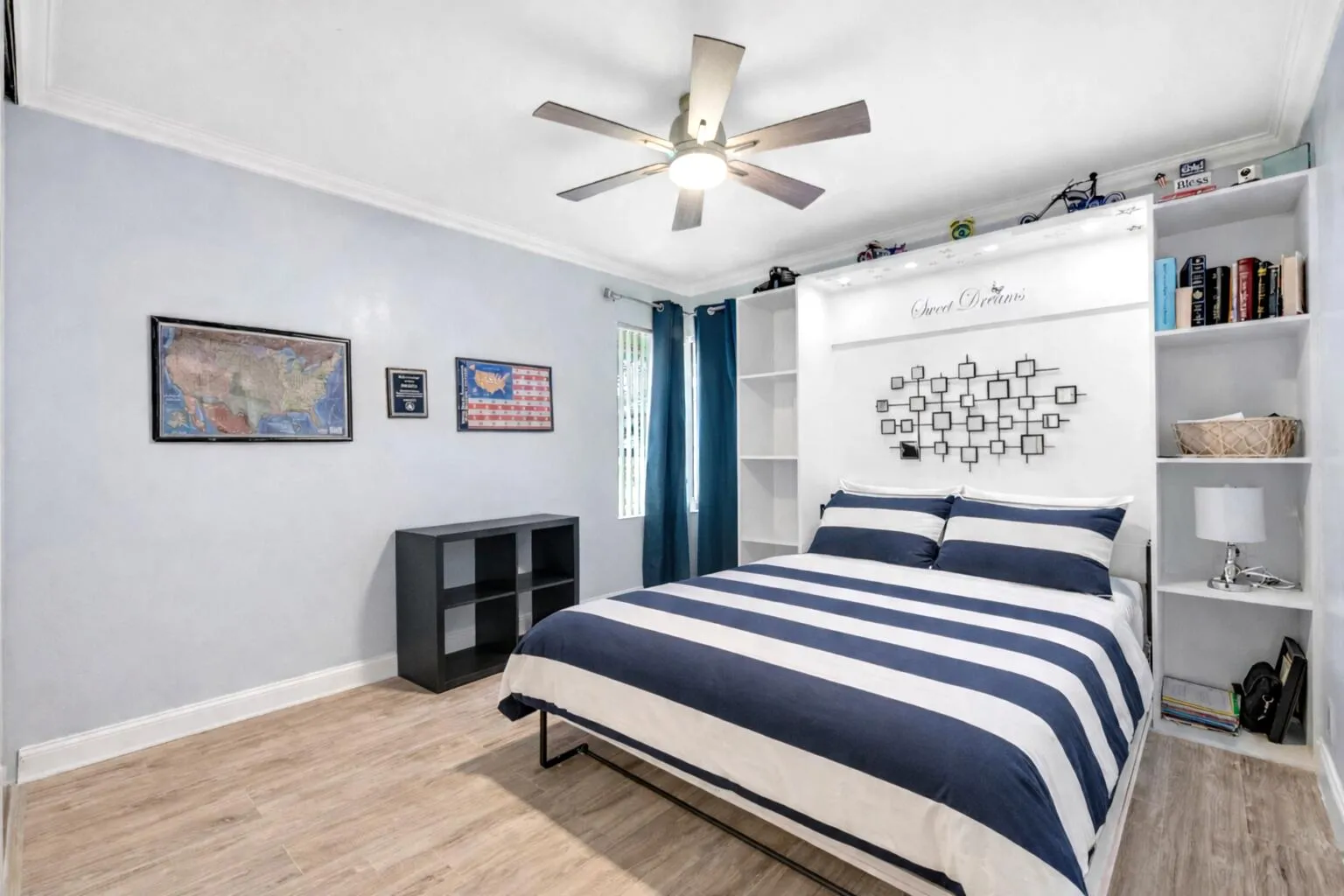 Second bedroom with murphy bed