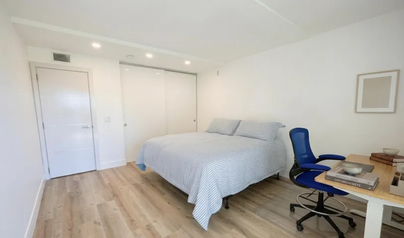 Bedroom - that's a king!