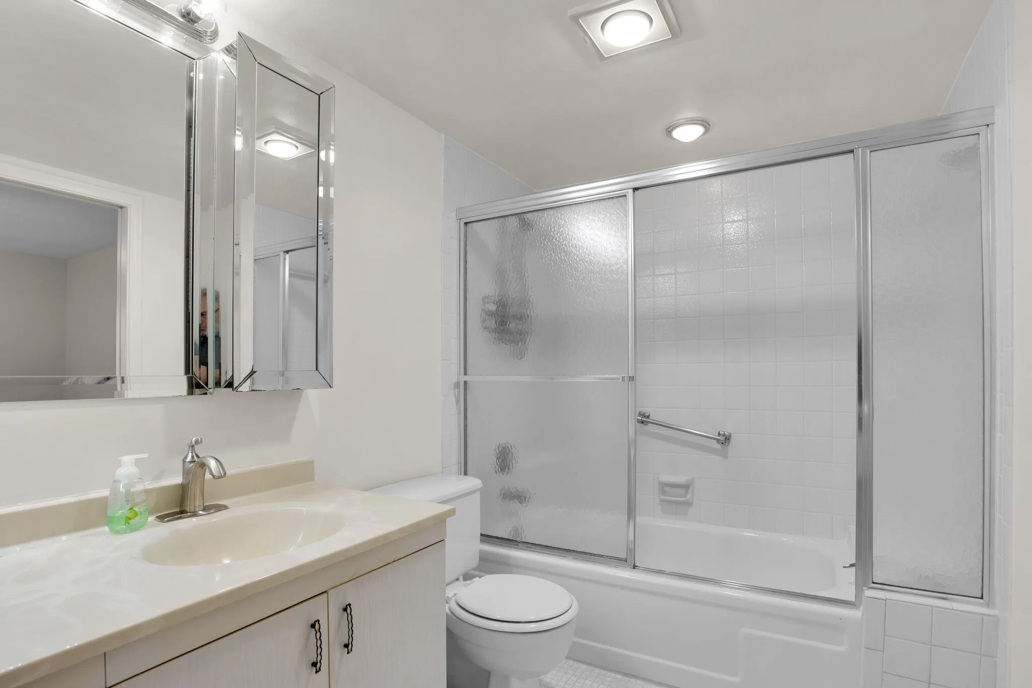 MAIN BATHROOM