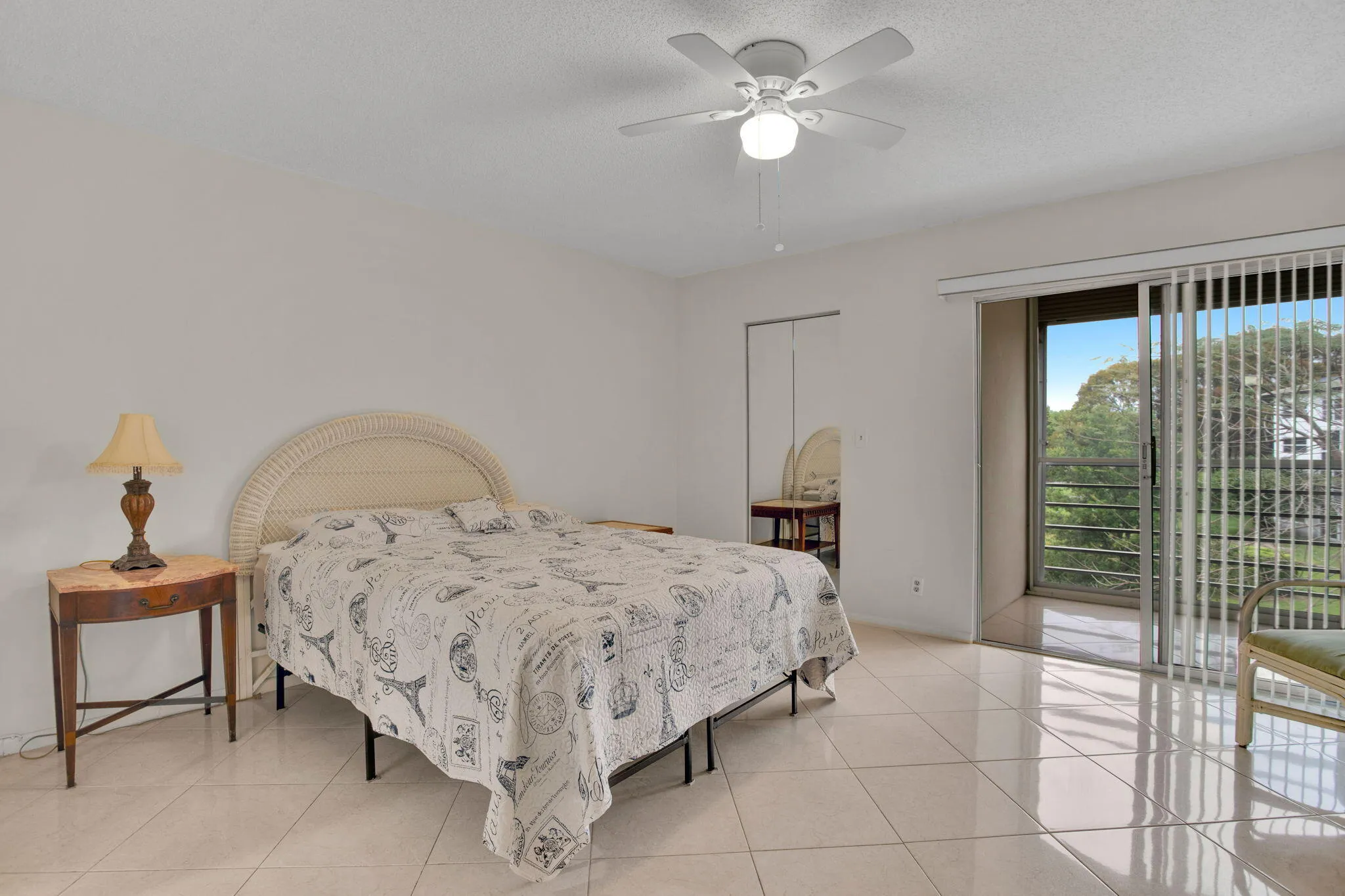 MAIN BEDROOM