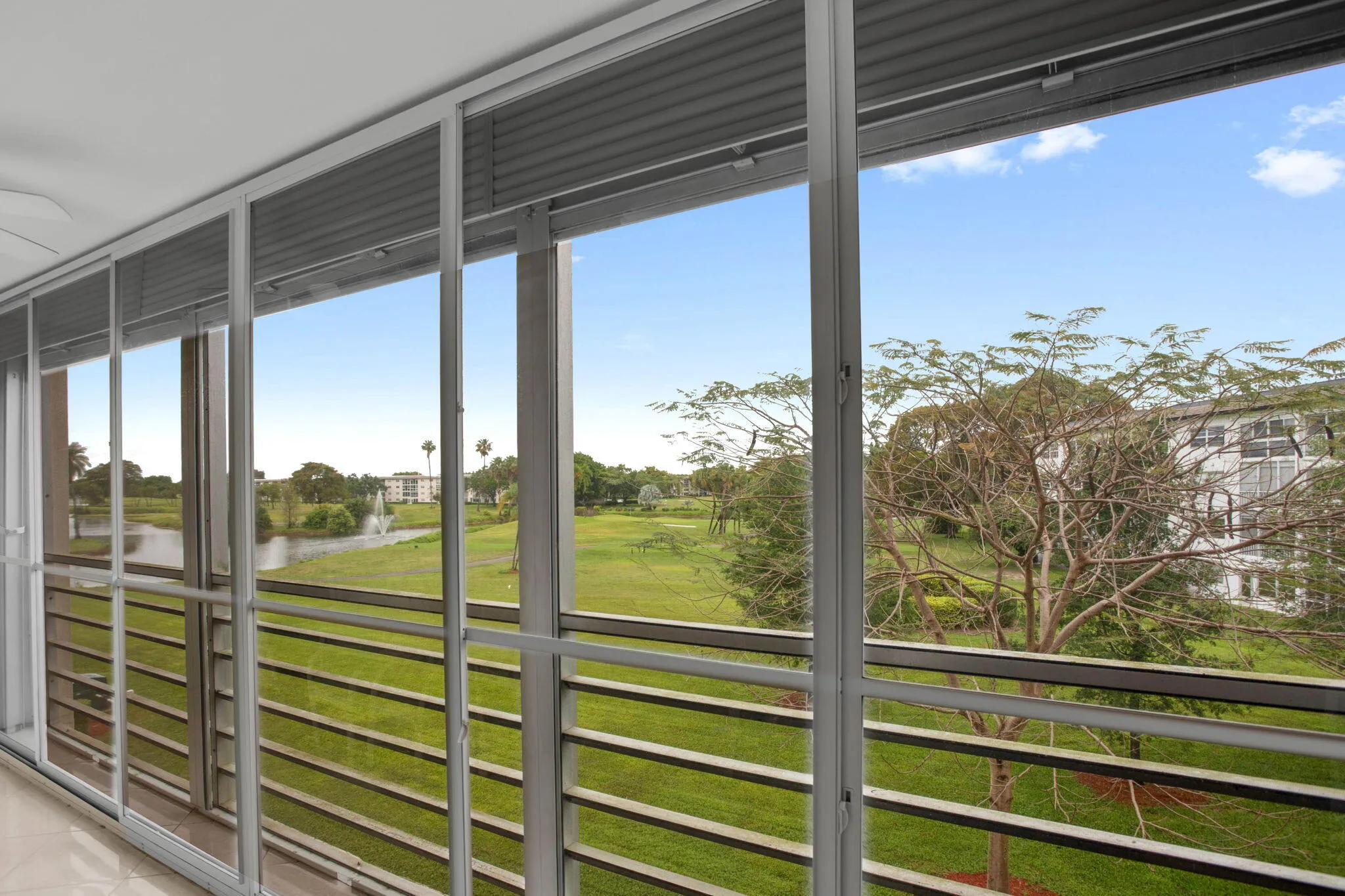 PATIO PLEXIGLASS & METAL SHUTTERS