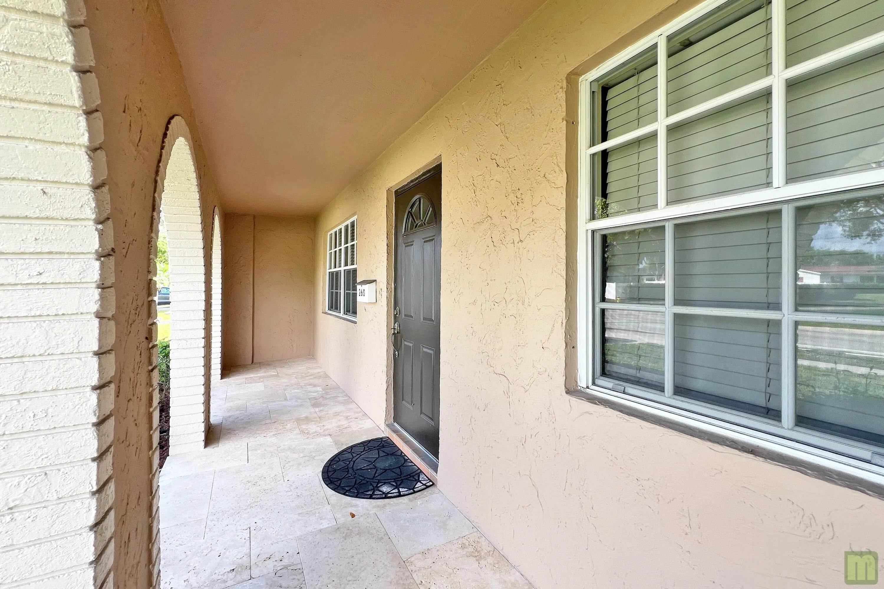 05 front-entry2