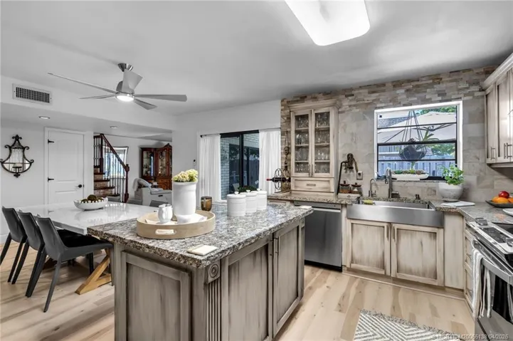 Kitchen/dining room view
