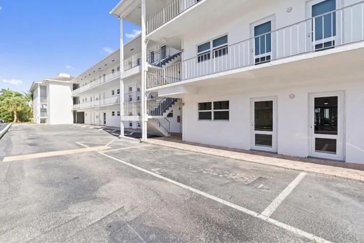 ENTRY WITH PARKING SPACE RIGHT OUTSIDE YOUR DOOR FOR SUPER CONVENIENCE!