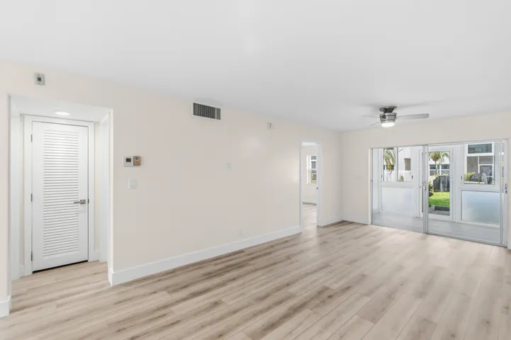 LIVING/ DINING ROOM