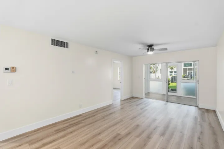 LIVING/ DINING ROOM