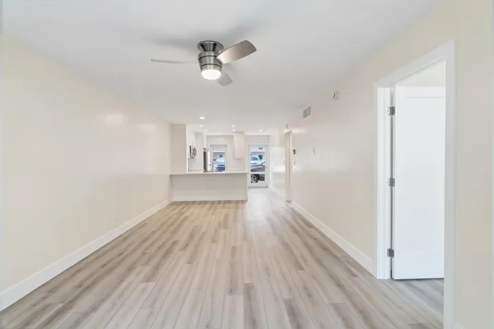 LIVING/ DINING ROOM
