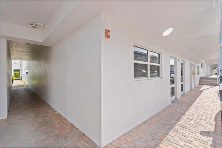 CORNER UNIT