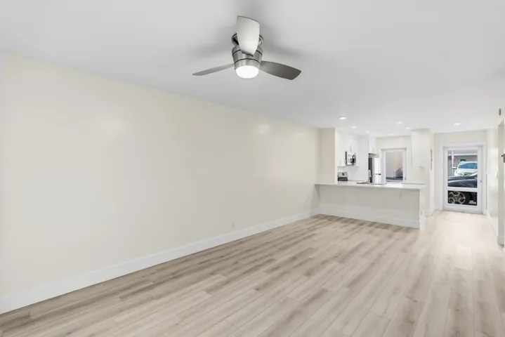 LIVING/ DINING ROOM