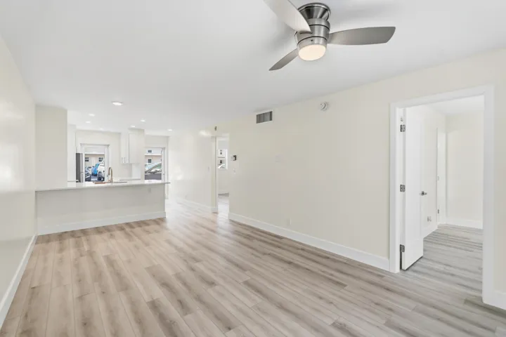 LIVING/ DINING ROOM
