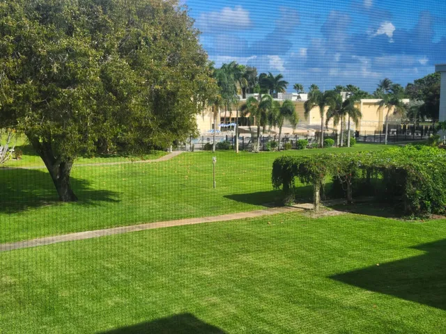 Florida Rm Garden View