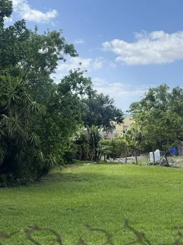 210 SW12th Avenue South Bay 1