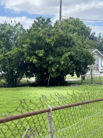 210 SW 12th Ave Photo 2