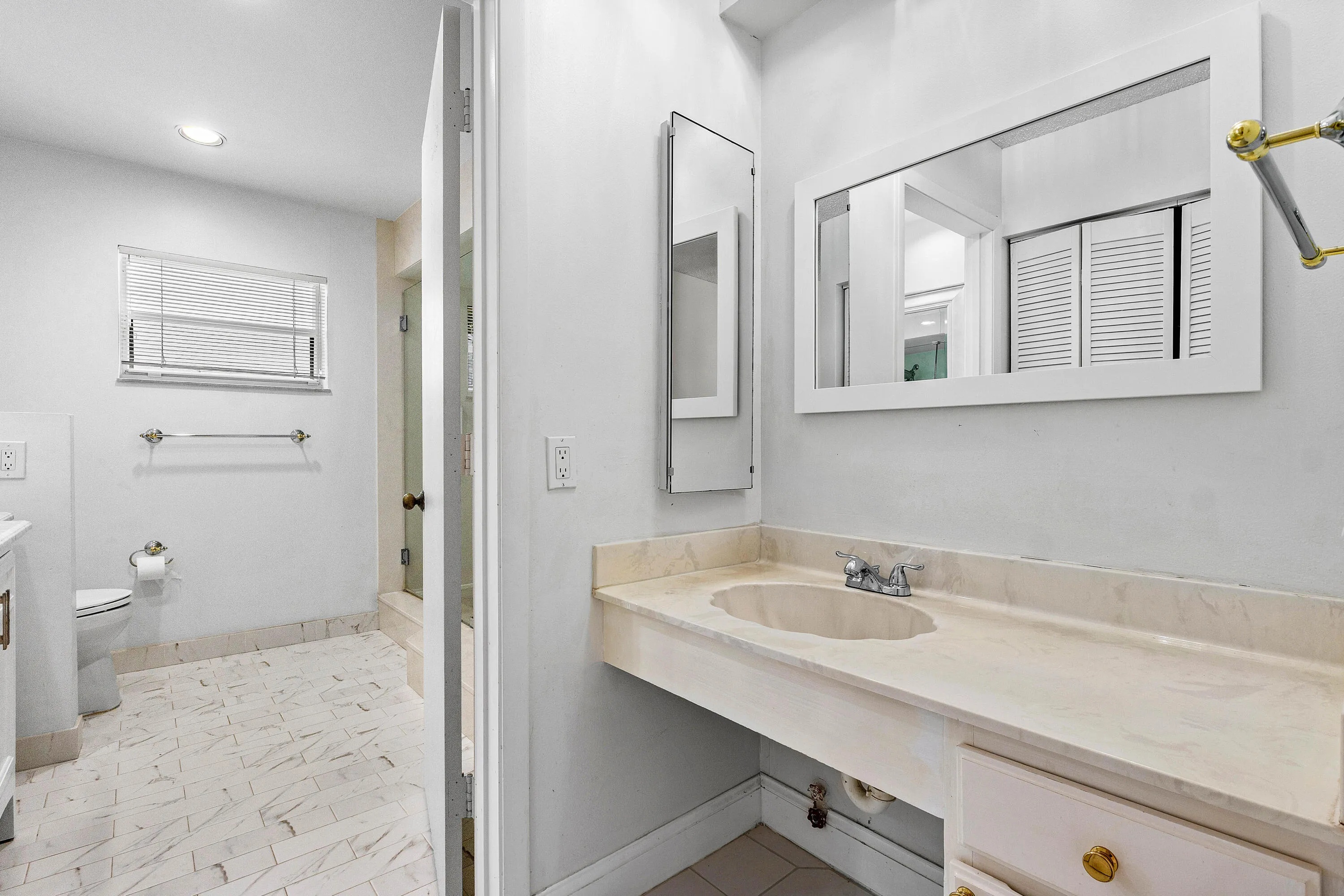 022-6157OldCourtRoad-225-BocaRaton-FL-33