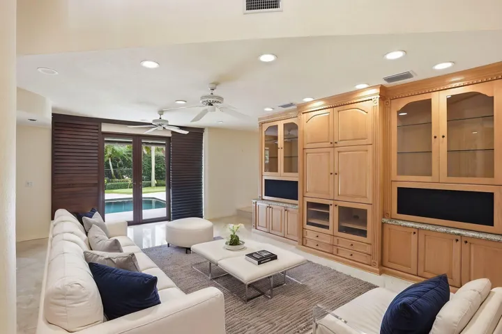 24-web-or-mls-0E2A3282 virtually staged