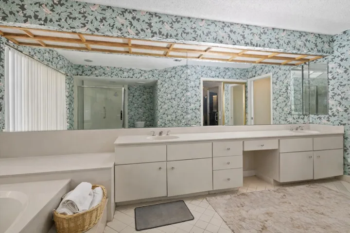 MASTER BATHROOM NO-11