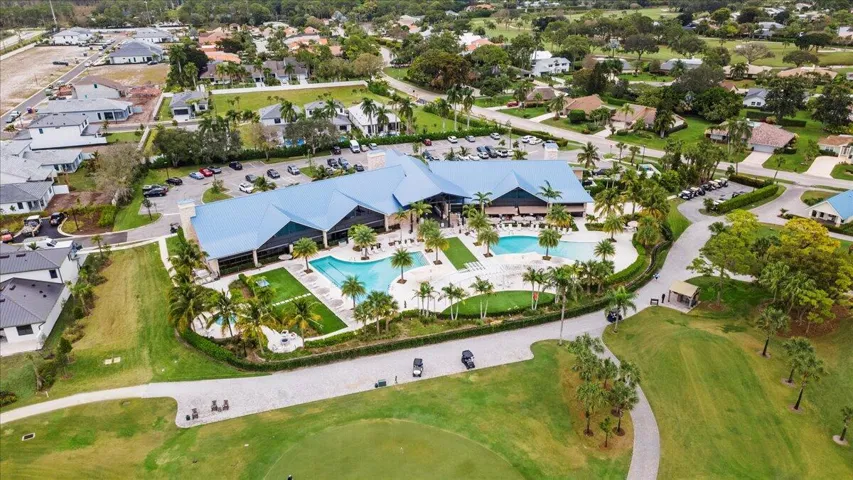 CLUB HOUSE