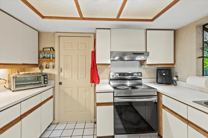 KITCHEN AREA NO18-1