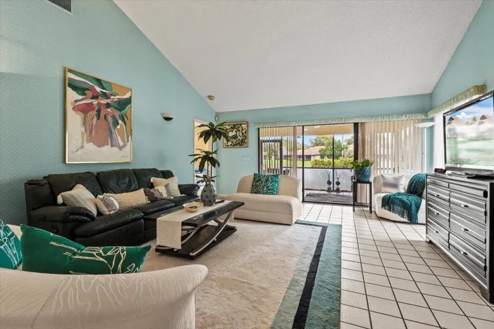 LIVING ROOM NO8-B