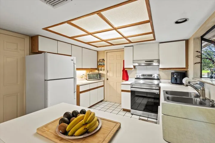 KITCHEN AREA NO-18B