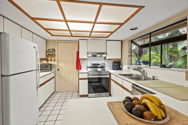 KITCHEN AREA NO 18-C